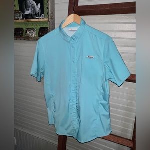 •Women’s Columbia Fishing shirt•